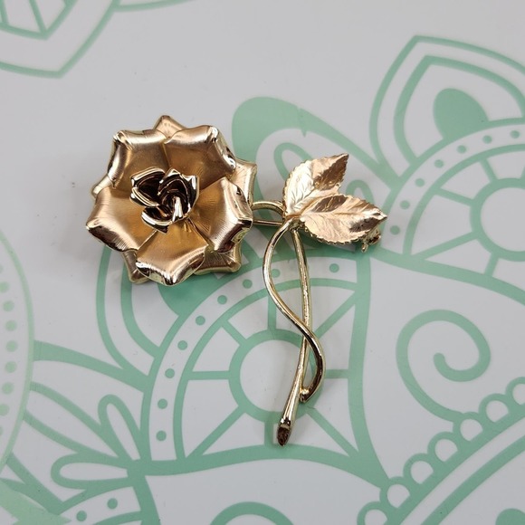 Jewelry - Vintage Rose Long Stem Open Flower Gold-tone Brooch Pin